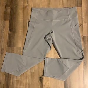 3/$12 Old Navy Gray Active Elevate Leggings (L)